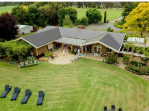 Boutique LUXE HomeStay Stunning VIEWS ! Villa